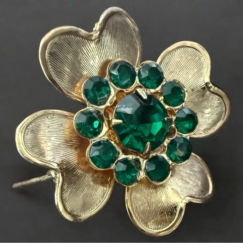Vintage Gold-Tone Flower Brooch with Emerald Green Rhinestones